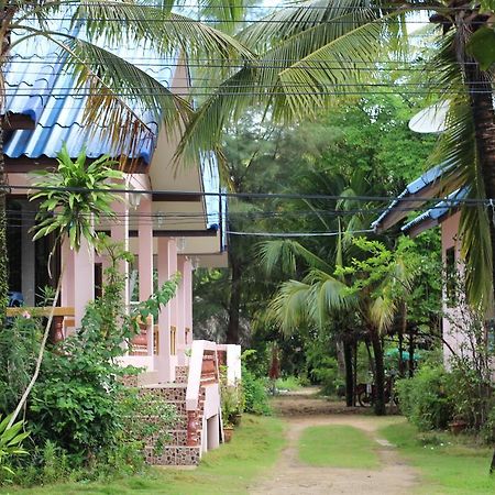 Chaiwat Resort Laem Sing Ngoại thất bức ảnh