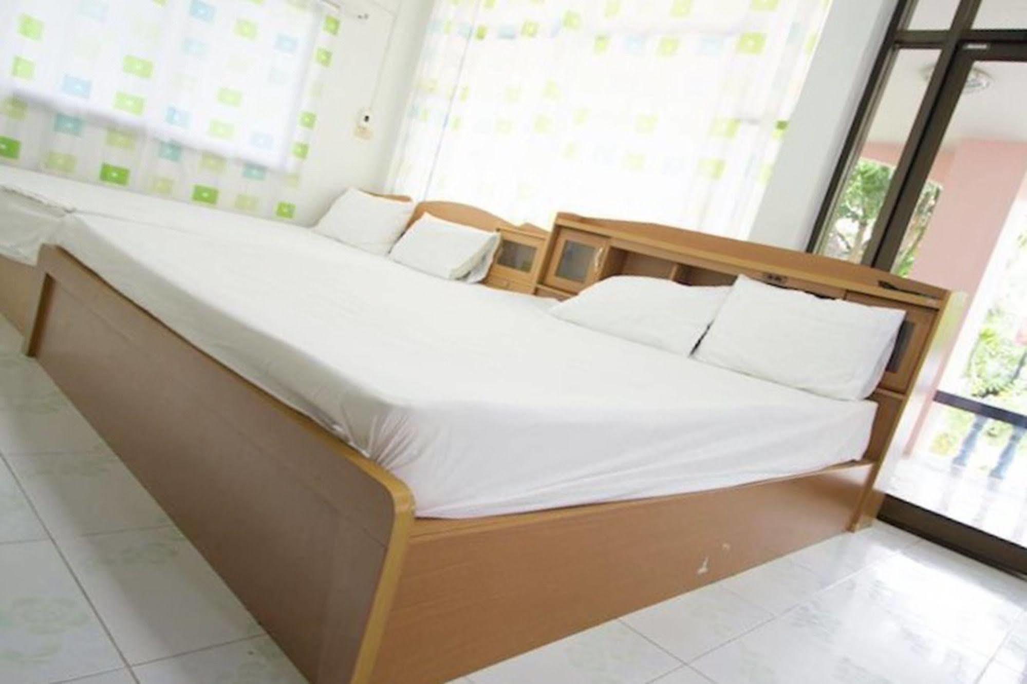 Chaiwat Resort Laem Sing Ngoại thất bức ảnh
